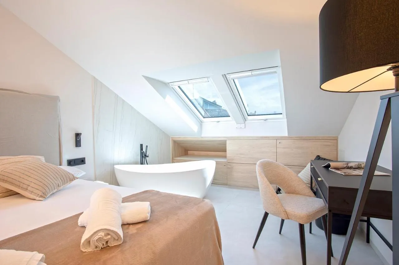 Magnificent Renovated 2Bd 2Bth Duplex With Terrace - City Centre Málaga Spanje