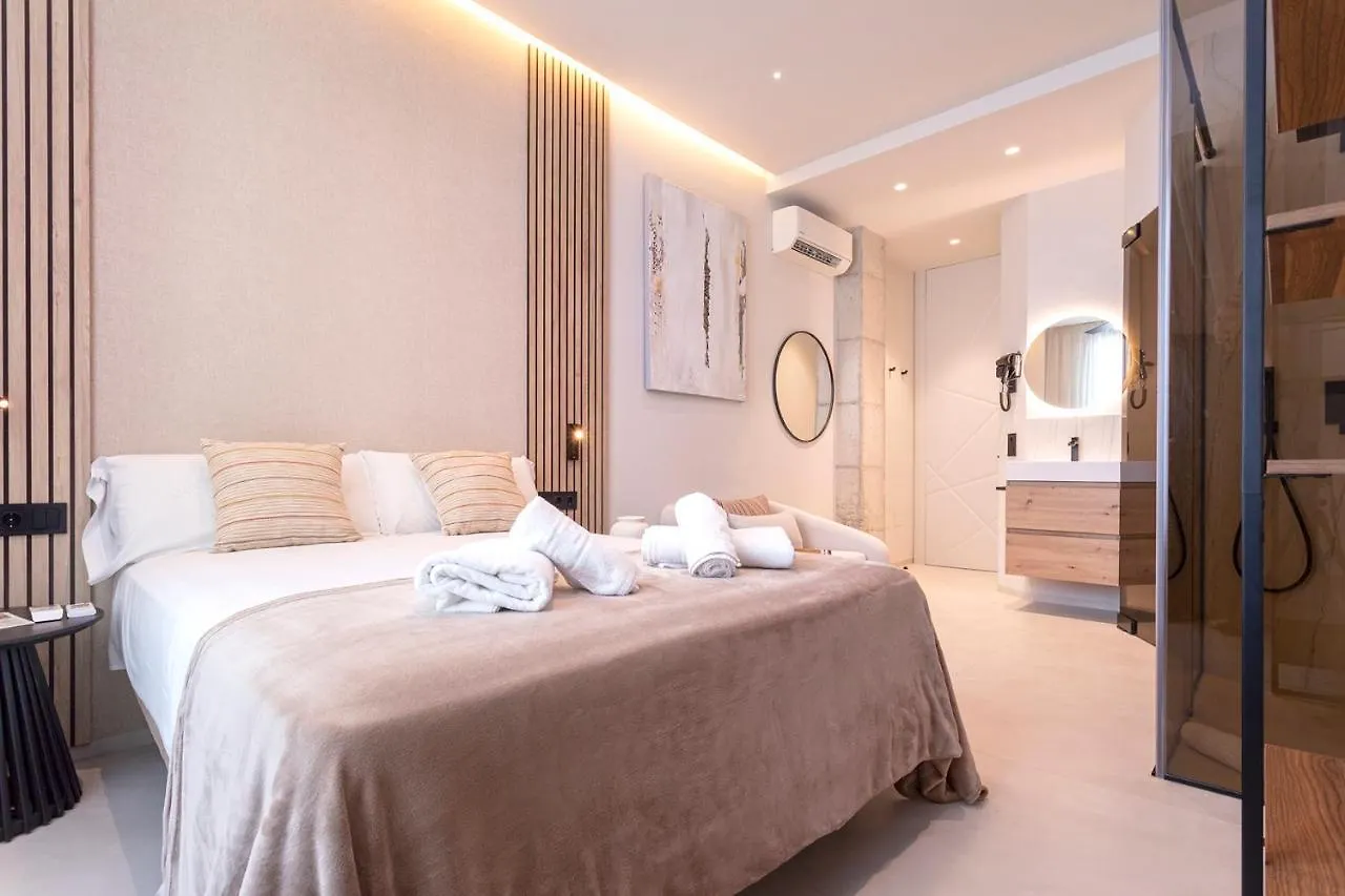 Magnificent Renovated 2Bd 2Bth Duplex With Terrace - City Centre Málaga 0*,  Spanje